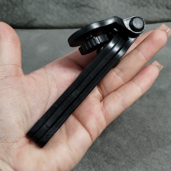 Mini Foldable Tri Pod - Picture 3 of 4